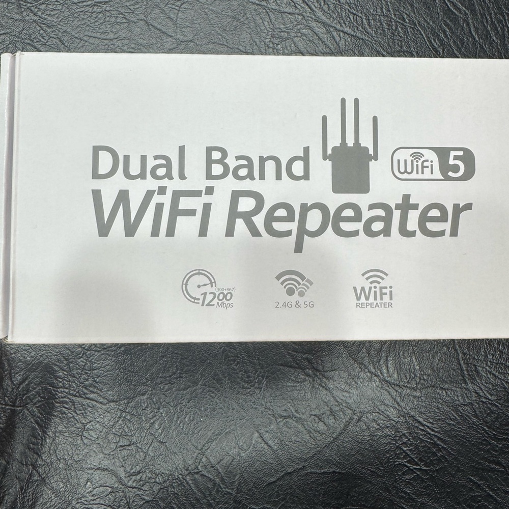 Dual Band WiFi Repeater - White